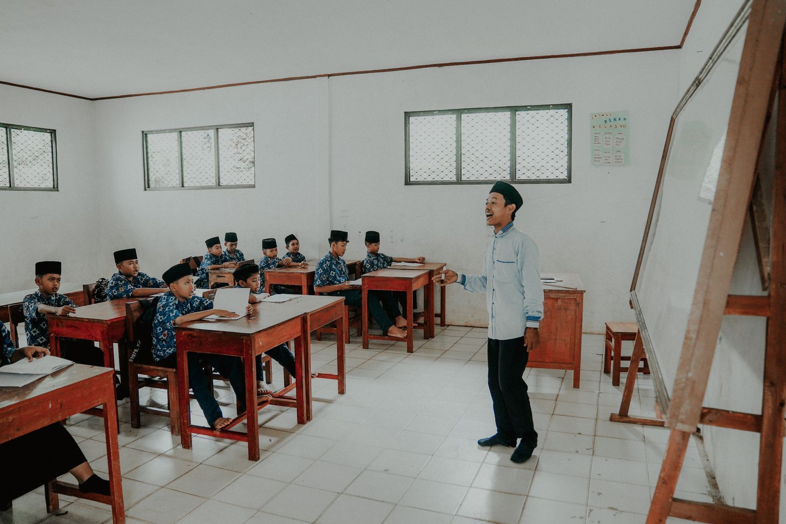 Siswa di ruang kelas di Indonesia